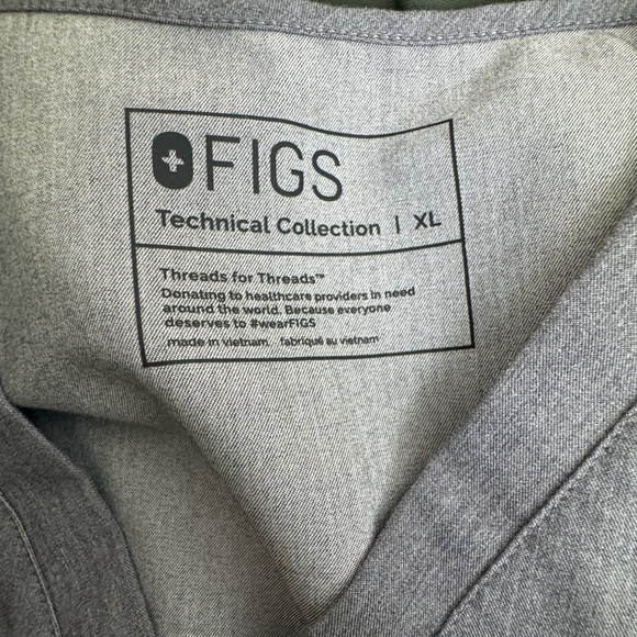 Figs Catarina One-Pocket Scrub Top in Graphite Gray Style# FW100 Size XL - Picture 10 of 12